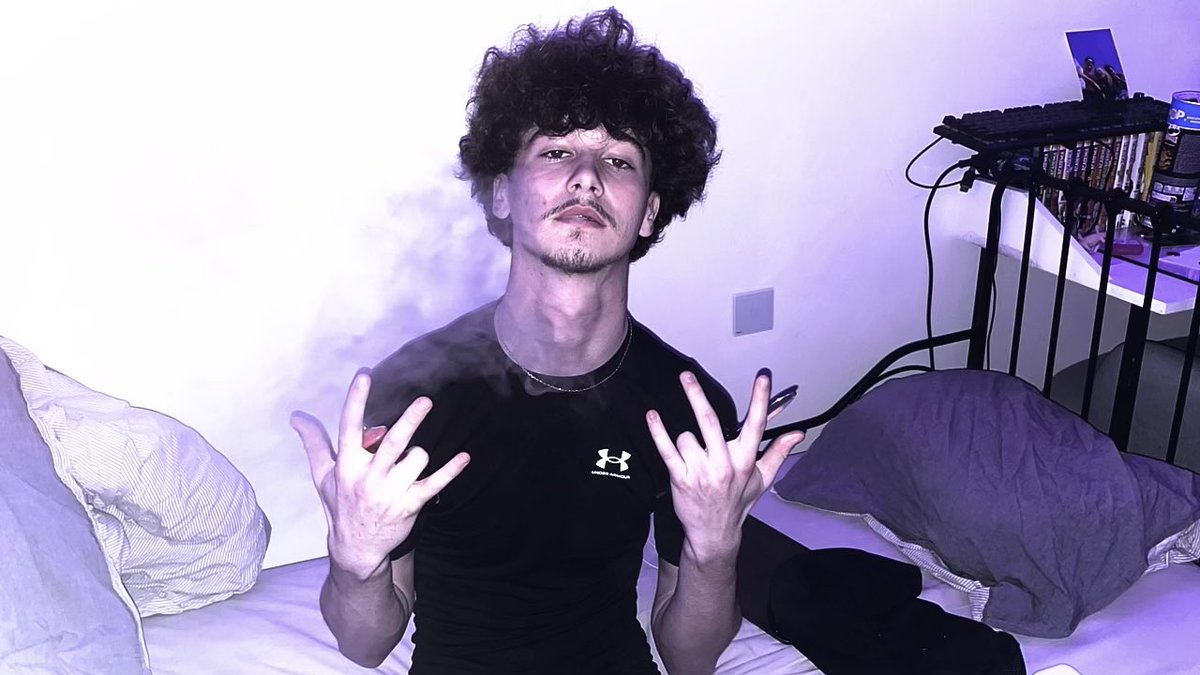 meelow 🥥 tweet media