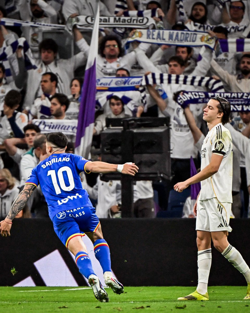brfootball's tweet image. Getafe's Martín Satriano with a ridiculous volley to give them the lead over Real Madrid at the Bernabéu 😱