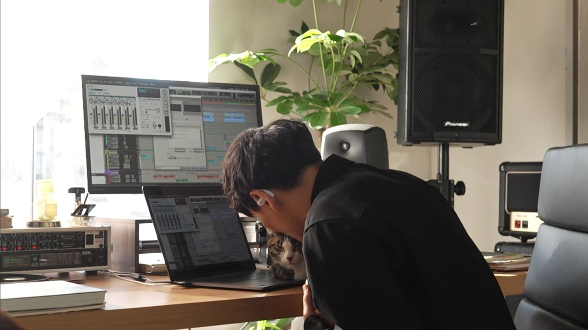 funako_s7e's tweet photo. 猫ちゃんにキスしてる一郎さん見て朝から発狂中 https://t.co/9lFKTLHRQz