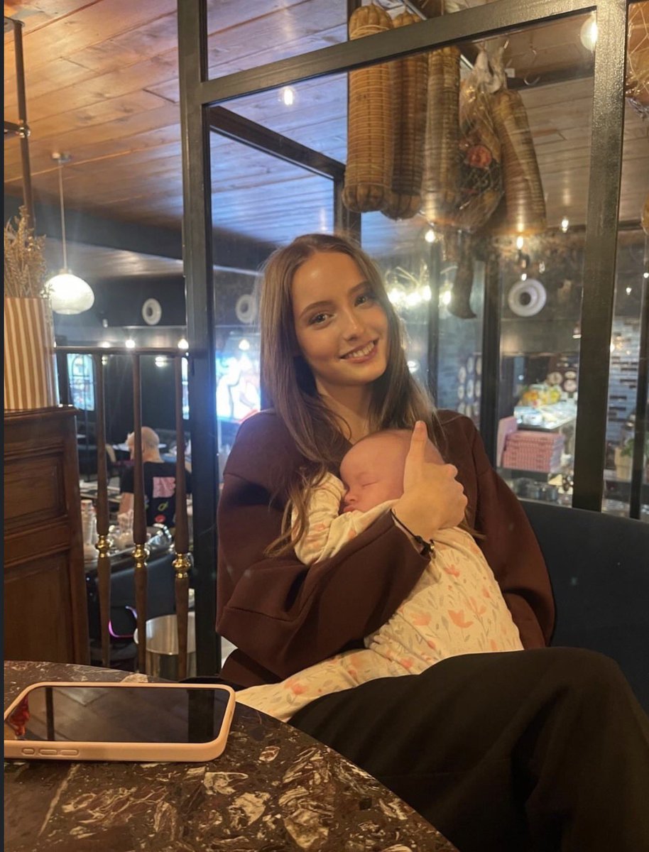 🚨 𝗡𝗘𝗪: Mason Greenwood and Harriet Robson have welcomed a new baby daughter to their family. ❤️