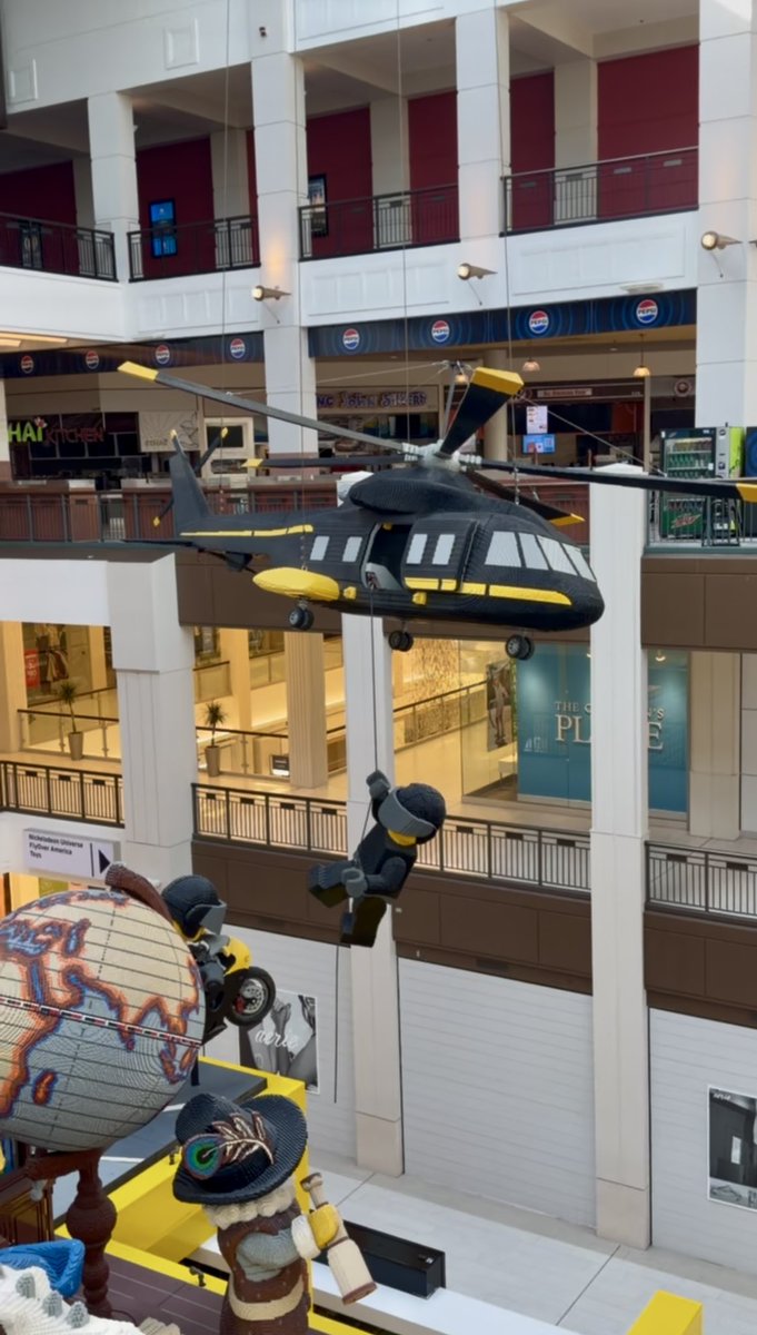 Boneyardsafari's tweet image. Check out the LEGO helicopter at Mall of America, what model is that? #lego #helicopter #boneyardsafari #aviationsafari