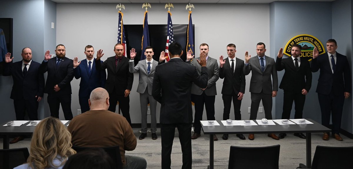 BSakbun's tweet photo. Today I swore in 11 new police officers for the city of Terre Haute. Thank you to our city council for supporting law enforcement with appropriate funds for a much needed raise and a second social worker. https://t.co/aTXV5yhoaK