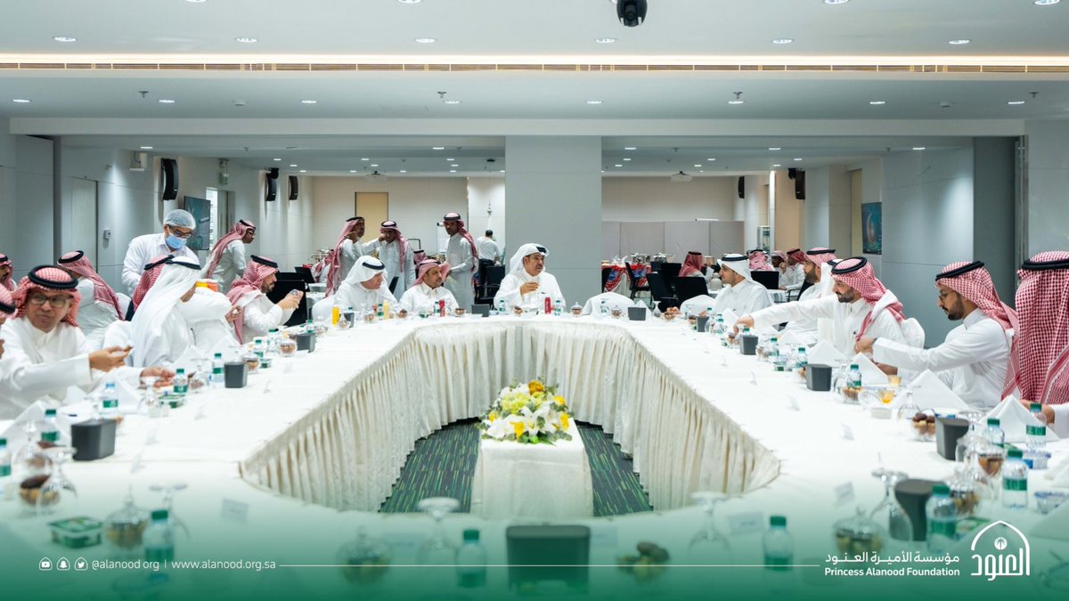 AlanoodOrg's tweet photo. أقامت مؤسسة الأميرة العنود إفطارًا لمنسوبيها في أجواء رمضانيةٍ مفعمة بالسكينة، حيث جسّد اللقاء روح الألفة وعزّز قيم الترابط في هذا الشهر المبارك. 🌙

#مؤسسة_العنود https://t.co/NH7eZQzkGp