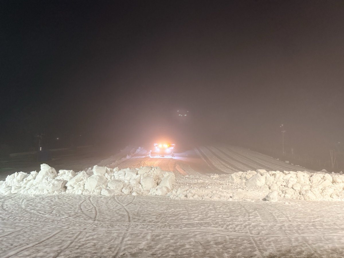 【定期便】
・3月3日（火）天気☔️⇒🌤️️▷積雪60cm
・気温3℃(早朝6時現在)
⛷滑走可能ゲレンデ🏂
・パノラマゲレンデ
・ファミリーゲレンデ
・レッスンゲレンデ
・キッズパーク
🚗路面状況🚙 ⸒
主要道路に規制はありません。スピードには気をつけて安全運転でお越しください🚗³₃