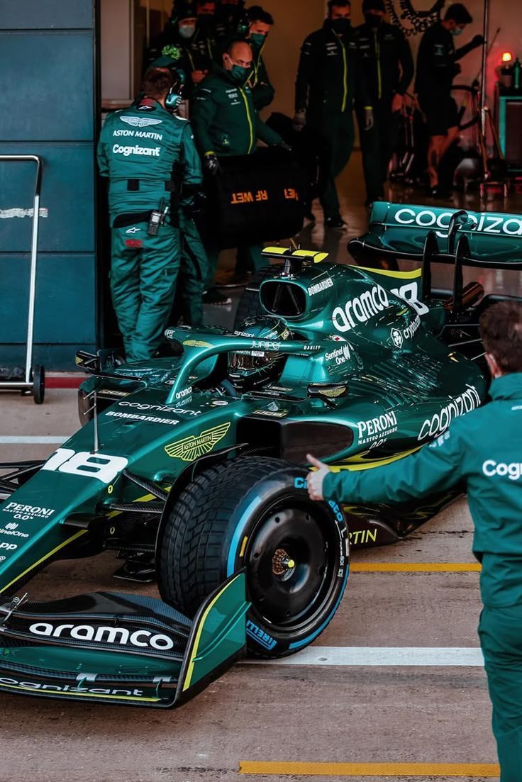 laura 🏁 tweet media