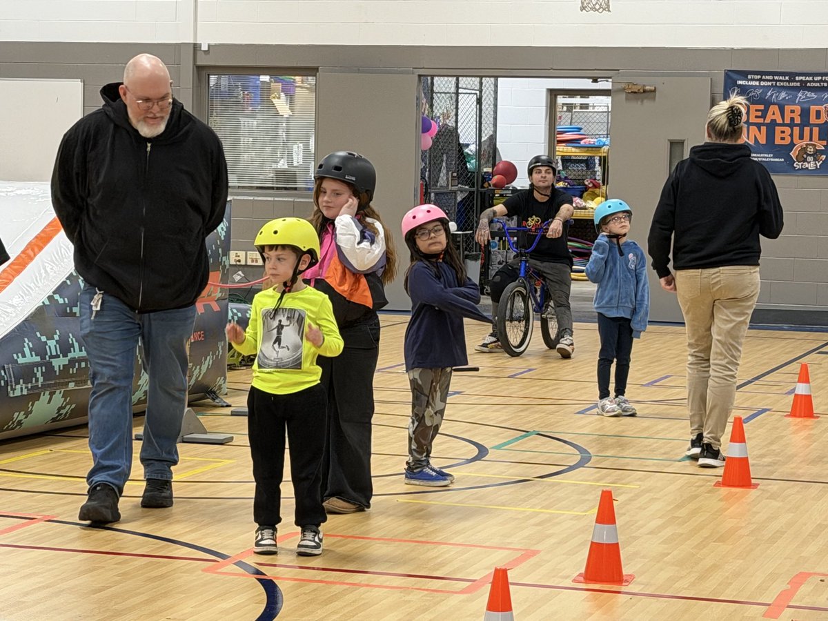 AP_SharpVV's tweet photo. Bike safety was a hit today at Valley View! #wearyourhelmet #safetyfirst #donttrythisathome https://t.co/269FABmUsm