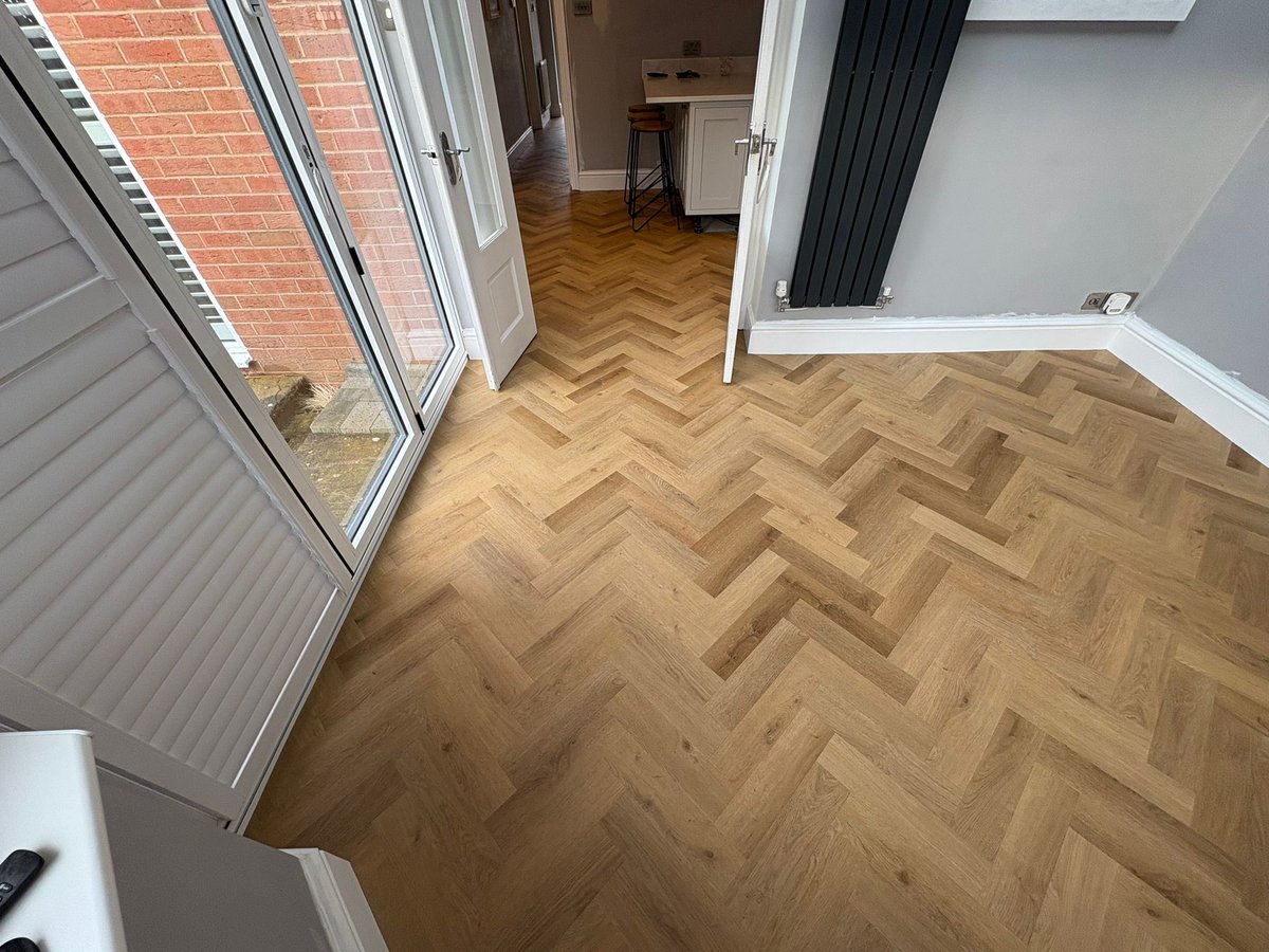 AkaFlooring's tweet photo. Some amazing examples of Herringbone recently fitted by Kieran of @AkaFlooring 🤩 https://t.co/B62GfzlOXH