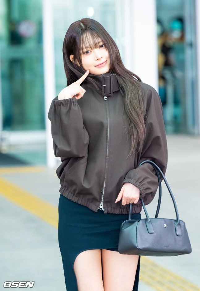 📸 [PRESS PHOTO] 260303

HONG EUNCHAE at Incheon International Airport departing for Paris to attend Paris Fashion Week 26F/W 🇫🇷!

HONG EUNCHAE to PFW26
#EUNCHAExCourreges
#EUNCHAExCourregesFW26
#HONGEUNCHAE #CourregesFW26 #Courreges