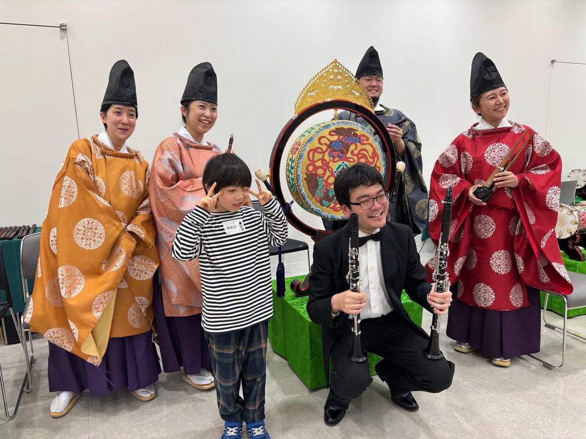 reigakusha's tweet photo. 第22回子どもたちと芸術家の出あう街
雅楽ワークショップ＠東京芸術劇場ギャラリー２
無事終了しました！

今年も熱心な子どもたちが楽器体験に取り組み、
真剣に雅楽の演奏を聴き、楽しく舞の体験もしました。

親御さんも皆さん楽しそうで、一緒に参加してくださいました。
みんな、また来てね〜！ https://t.co/EX9oSCsIE8