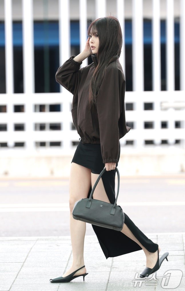 📸 [PRESS PHOTO] 260303

HONG EUNCHAE at Incheon International Airport departing for Paris to attend Paris Fashion Week 26F/W 🇫🇷!

HONG EUNCHAE to PFW26
#EUNCHAExCourreges
#EUNCHAExCourregesFW26
#HONGEUNCHAE #CourregesFW26 #Courreges