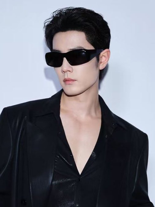 น้องหน้าม้าแก้มป่องแต่งตัวมิดชิดปิดถึงคออยู่ไหนแล้วคะพี่ เอาจิง พี่จ้านมีแฝดไหม ผลัดกันออกงาน 🤣🤣