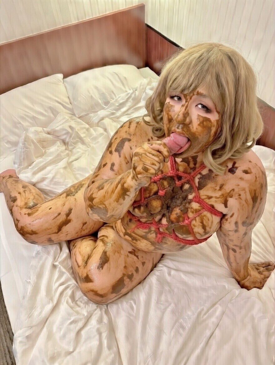 mituko914's tweet photo. 色々grokで自分の写真いじってたらここまで出来た😆
AIで擬似スカトロ。
自分の写真どんどん好みにして自分の写真でオナしまくり（笑）
写真の女性もAI生成で出てきた。
誰かモデルさんいるんかなあ。
念の為目隠し。
#女装
#男の娘
#スカトロ https://t.co/lw0INoxqb7