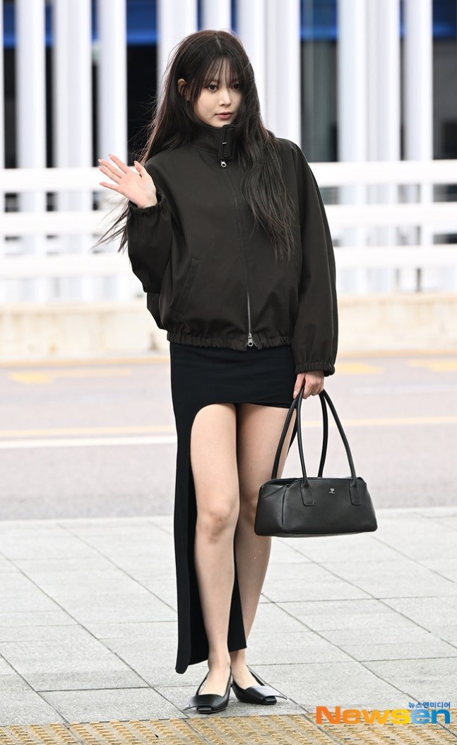 📸 [PRESS PHOTO] 260303

HONG EUNCHAE at Incheon International Airport departing for Paris to attend Paris Fashion Week 26F/W 🇫🇷!

HONG EUNCHAE to PFW26
#EUNCHAExCourreges
#EUNCHAExCourregesFW26
#HONGEUNCHAE #CourregesFW26 #Courreges