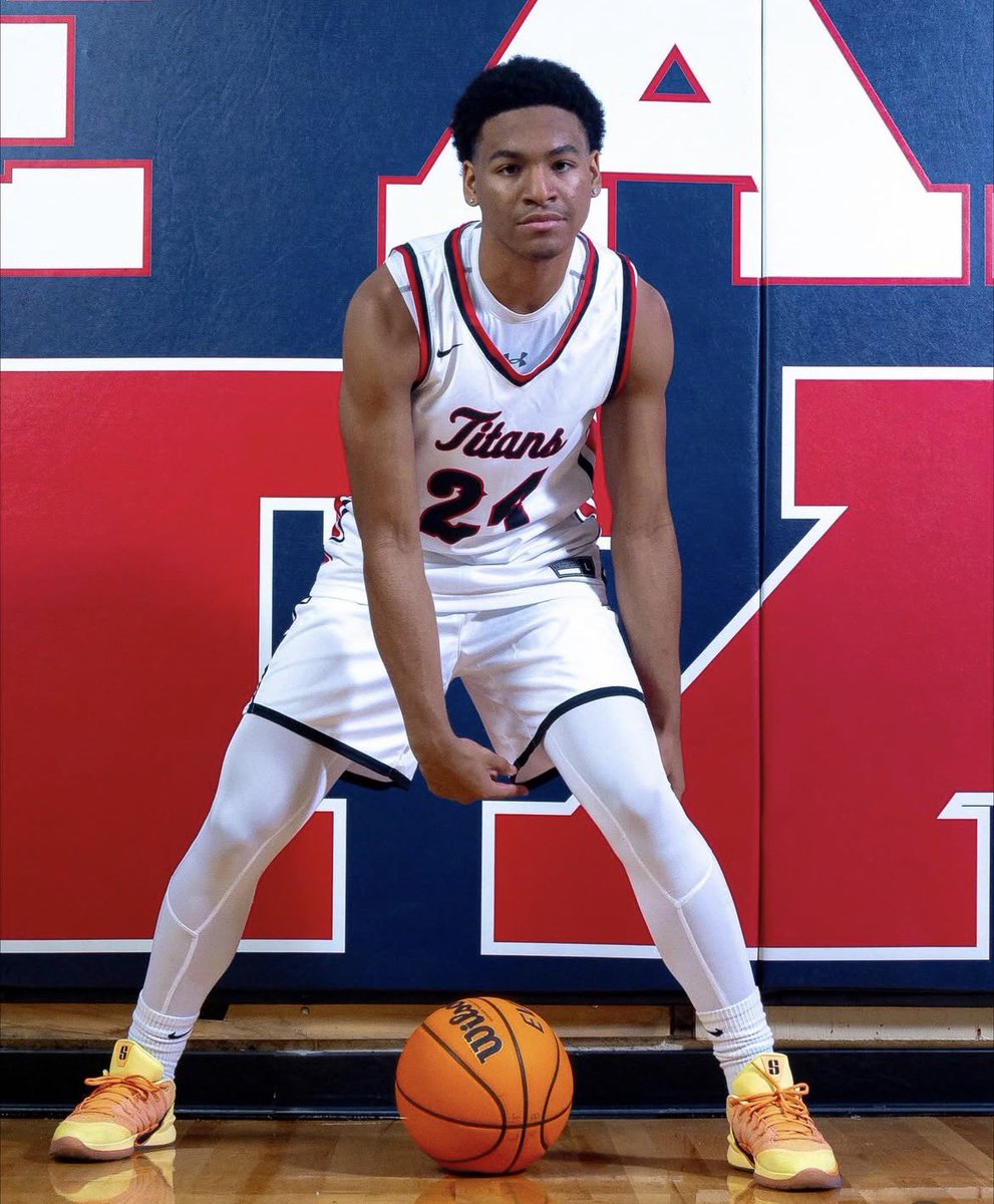 Lake Taylor High School Boys Basketball🏀 tweet media