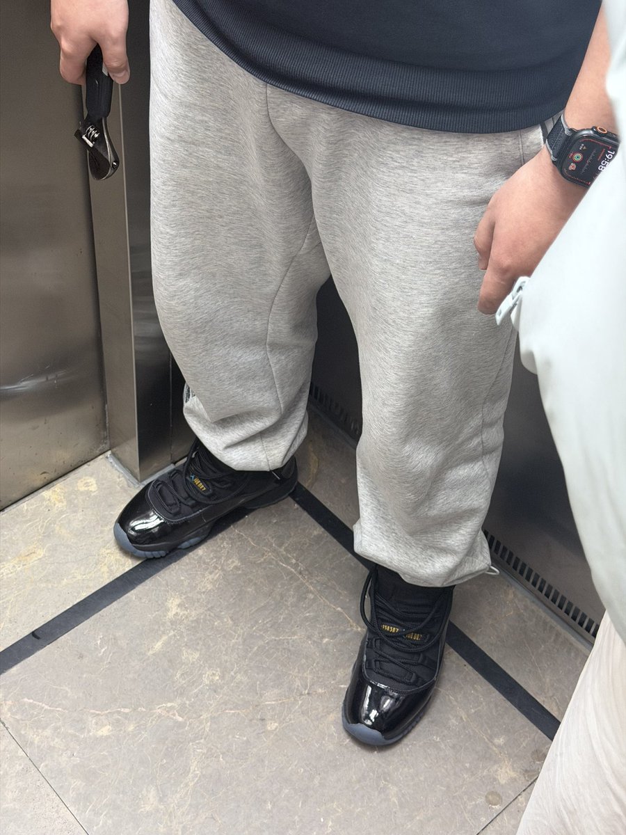 sneakerbear tweet media