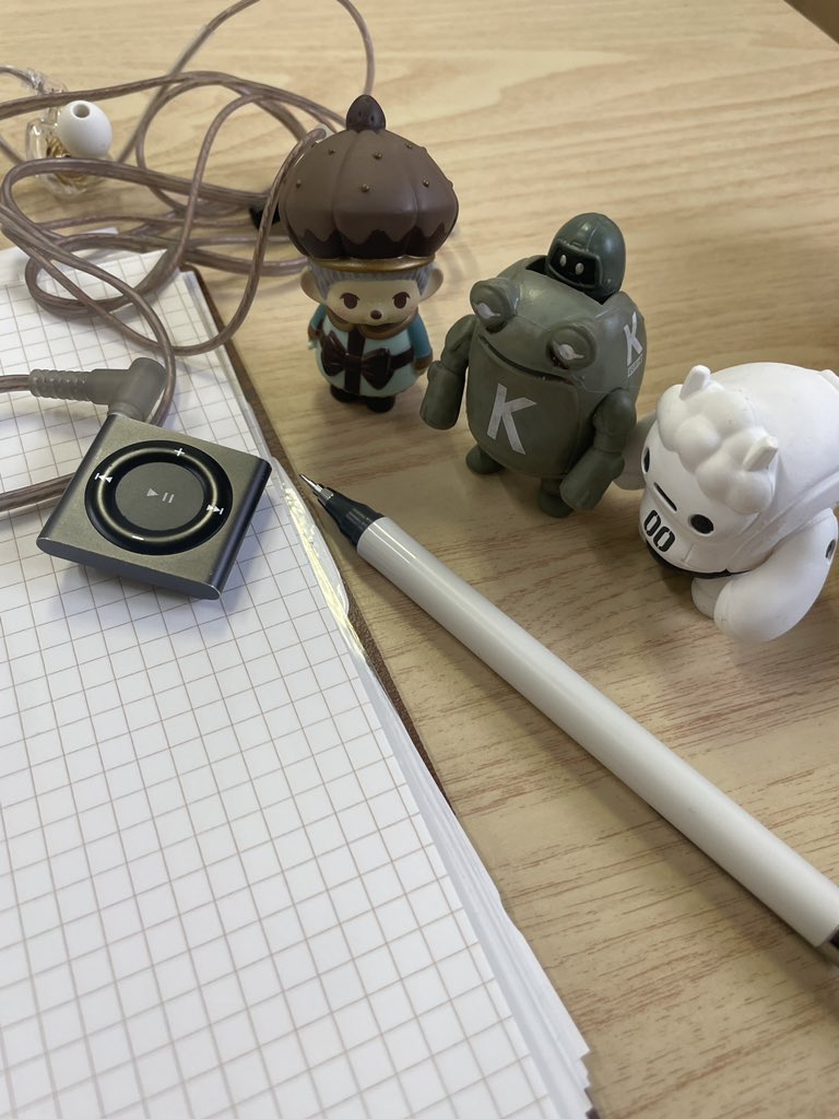 ちゃんと保育士の仕事中
自分は前職の職歴をそのまま使うのを求められたのでモニタリング、からの
子どもの関係性とか考えて、おもちゃの提案、カリキュラム策定の手伝いがメイン
フィギュアを使って昨日の状況TRPGしてみたりすんのよ

#モンチッチ #VAG #ケローネン #こおにボット