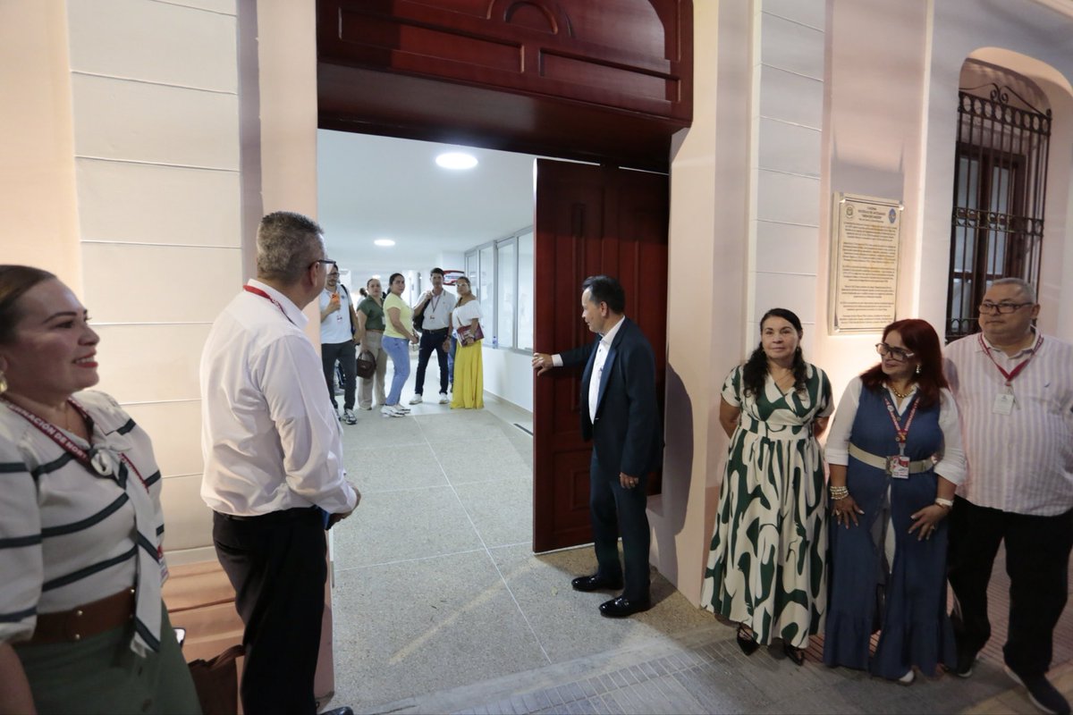 GoberNorte's tweet photo. 🏛️ Fue presentada la sede alterna de la Gobernación en la antigua Sociedad de Artesanos Gremios Unidos, un espacio renovado que fortalecerá la atención y el trabajo institucional en #NorteDeSantander. https://t.co/q8LYlGelCv
