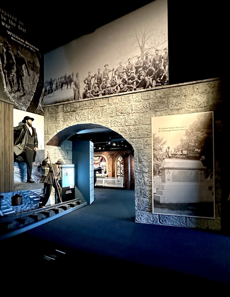 liz_july4th's tweet image. The entrance of the #MedalOfHonor Heritage Center in downtown #Chattanooga #TN is dedicated to the #GreatChase 👇