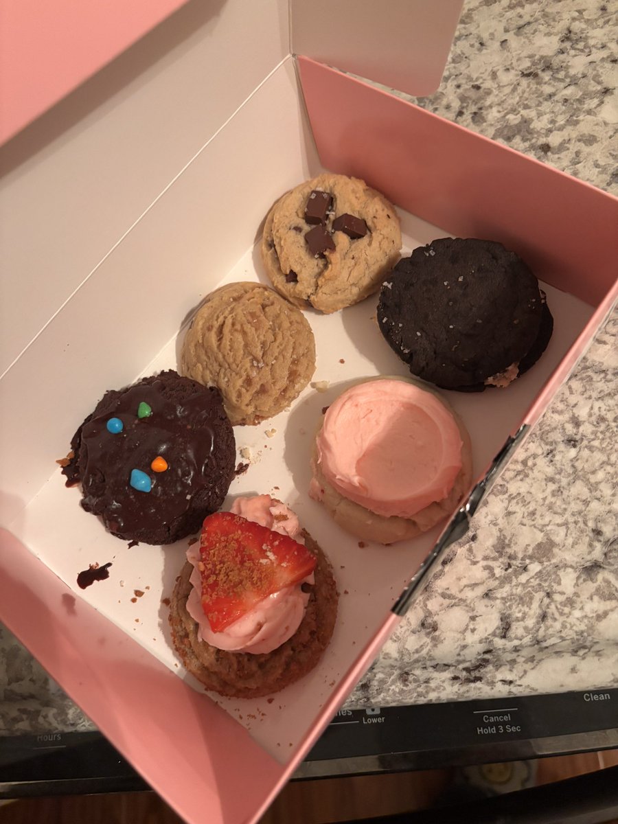 chrissi✮ tweet media