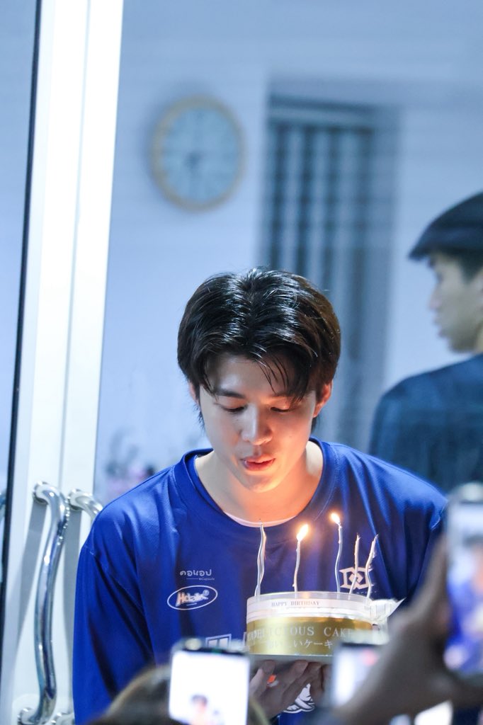 KantSurinthr's tweet photo. 27 🎂🌙✨

HBD MEEN NICHA
#MEEN27thBirthday https://t.co/8QZeQ6jE0h