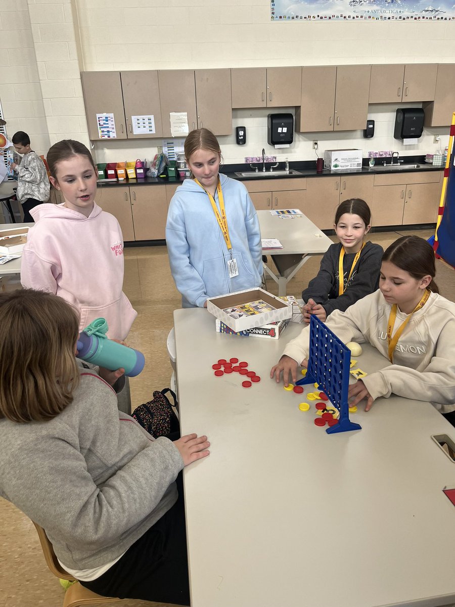 CumbeeMs's tweet photo. March Chapter Meeting
#ilbestbuddies #bestbuddies #inclusion
#fsd157c # hcmstigers157c https://t.co/aHp0AKIqHy