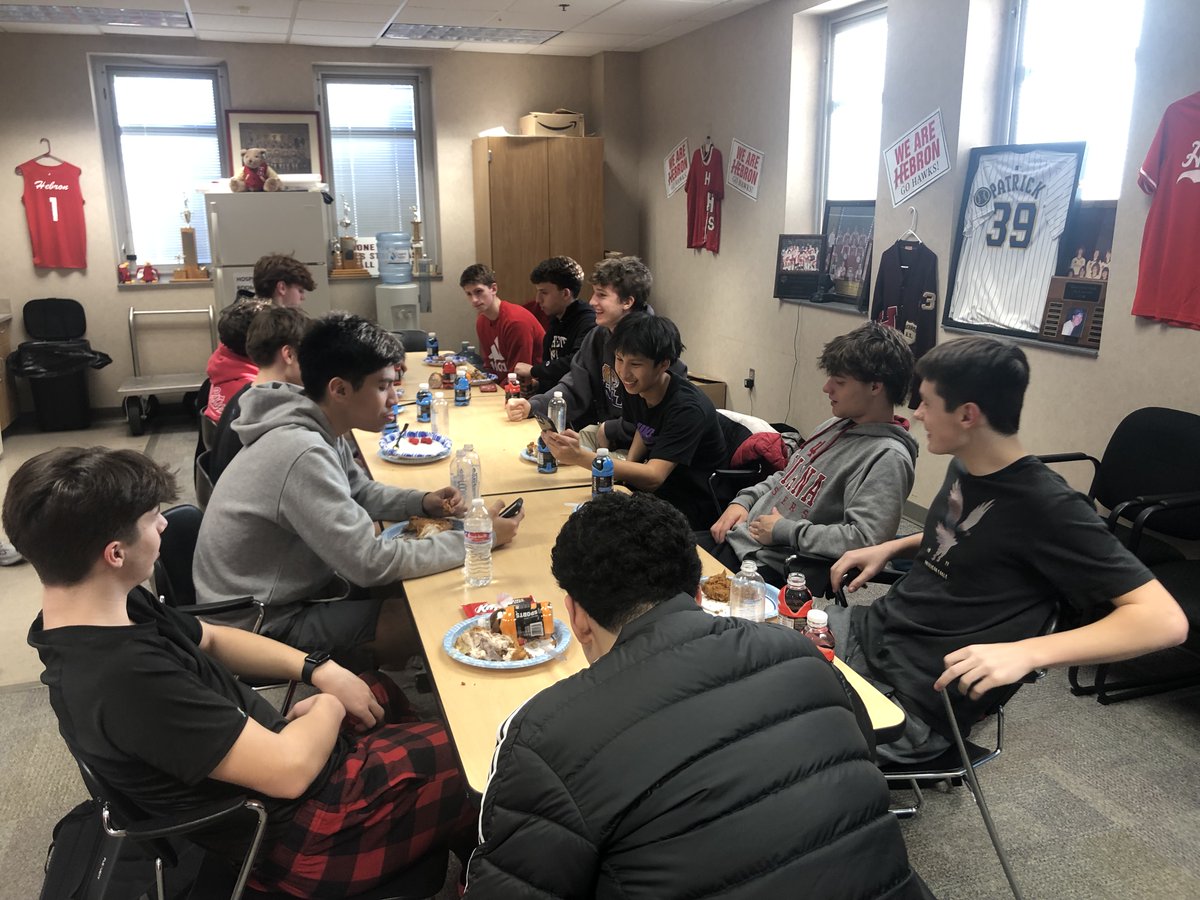 CoachGrennes's tweet photo. Sectional Week, great team dinner tonight after practice, thanks to our team mothers!! Hawks play Whiting on Wednesday night at Boone Grove HS. 
GO HAWKS‼️🏀🏀🏀 https://t.co/7dvXBRiP3r