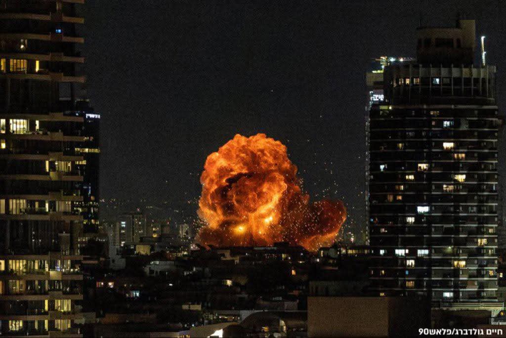 SheikhHunYr's tweet photo. You spend years thinking you need therapy but as it turns out what you really needed was to watch Tel Aviv burn.

#IranWar #IranIsraelWar #Israel https://t.co/O06jKZk3Md