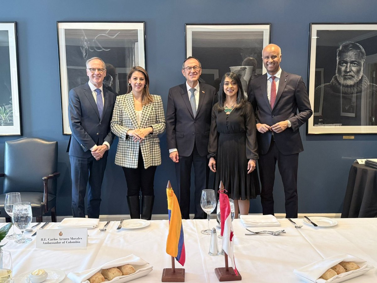 Embajada de Colombia en Canadá tweet media