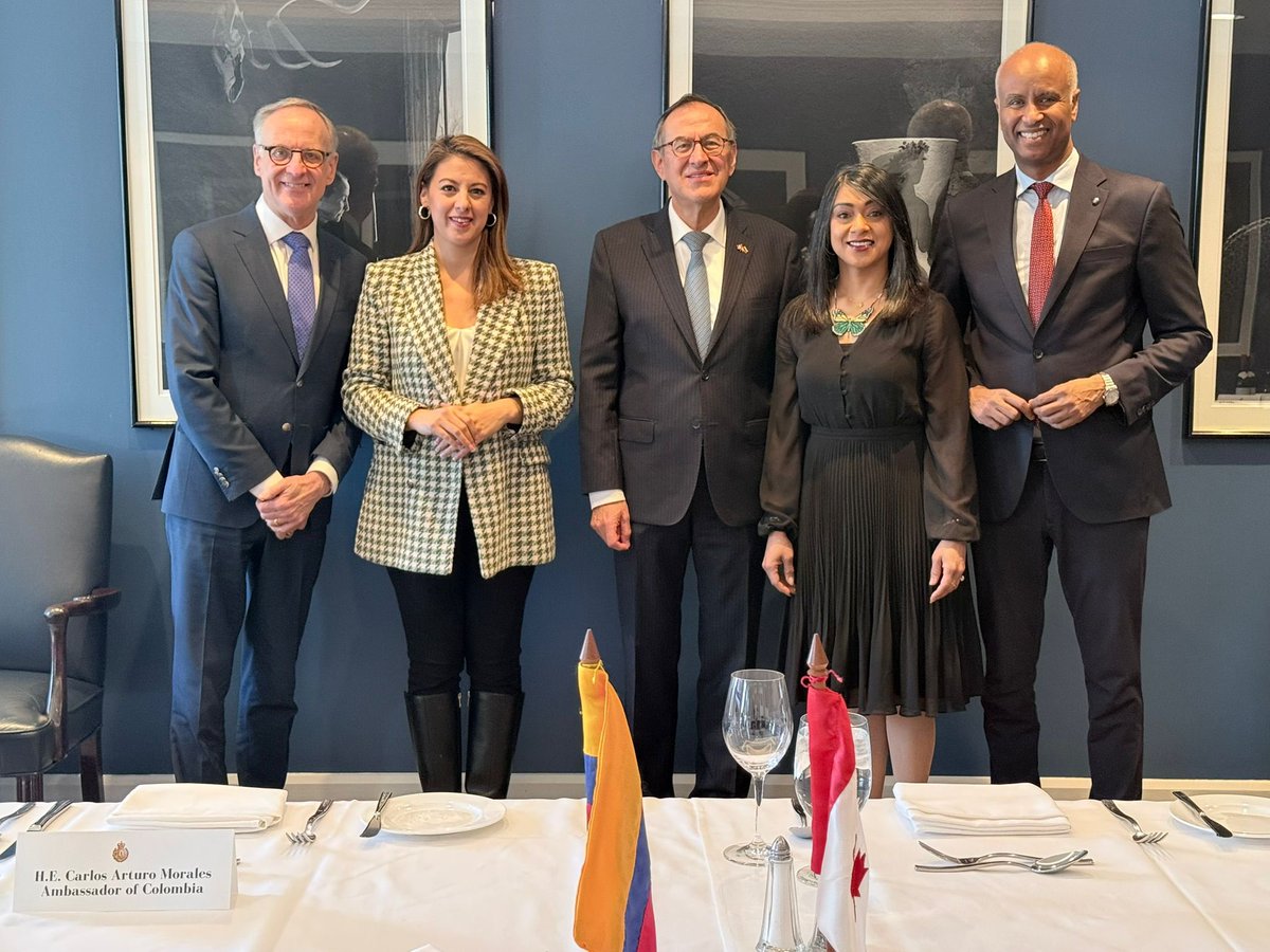 Embajada de Colombia en Canadá tweet media