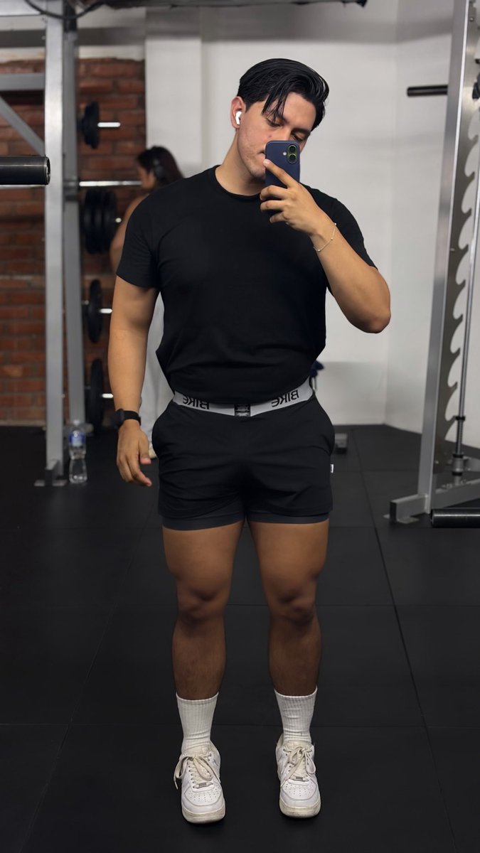 Solo porque el negro me queda bonito. 🩶