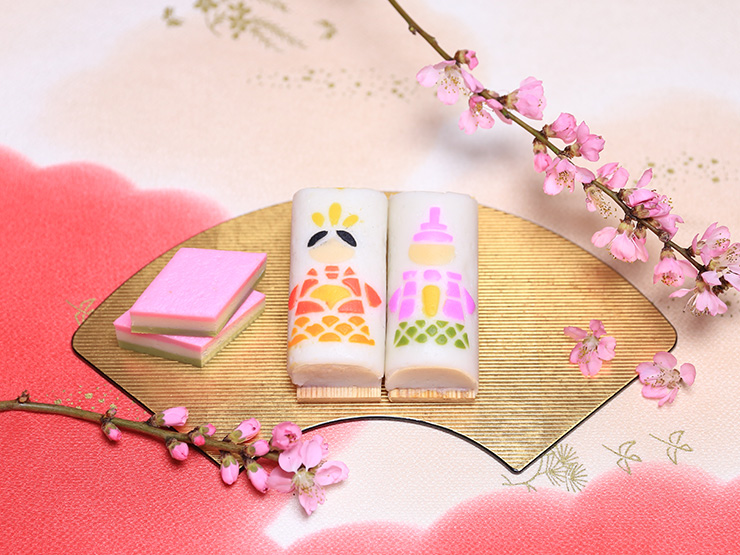 おはようございます。
今日は #ひな祭りの日 🎎
大寅各店では 機械では真似できない職人さんの技術が光る✨ひなまつり蒲鉾を本日までご用意しています☺️

美しさとおいしさは 特別なハレの日の食卓を華やかにするだけではなく、贈る方、贈られた方の思い出に残ること間違いなし😳ぜひご利用ください♪
