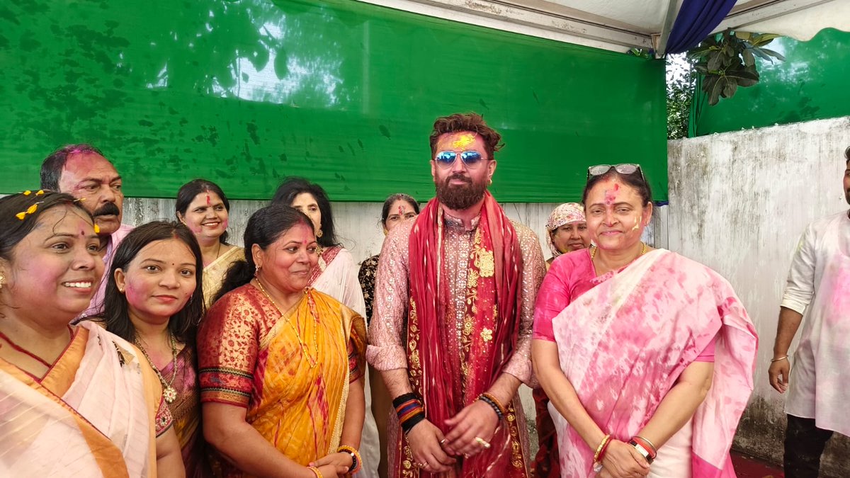 बिहार प्रदेश कार्यालय, 1 व्हीलर रोड, पटना में आयोजित होली मिलन समारोह में पार्टी के राष्ट्रीय अध्यक्ष सह केंद्रीय मंत्री आदरणीय चिराग पासवान जी के साथ शामिल होकर सभी सम्मानित कार्यकर्ताओं एवं पदाधिकारियों को होली की हार्दिक शुभकामनाएँ एवं बधाई दी।
होली की हार्दिक शुभकामनाएँ!