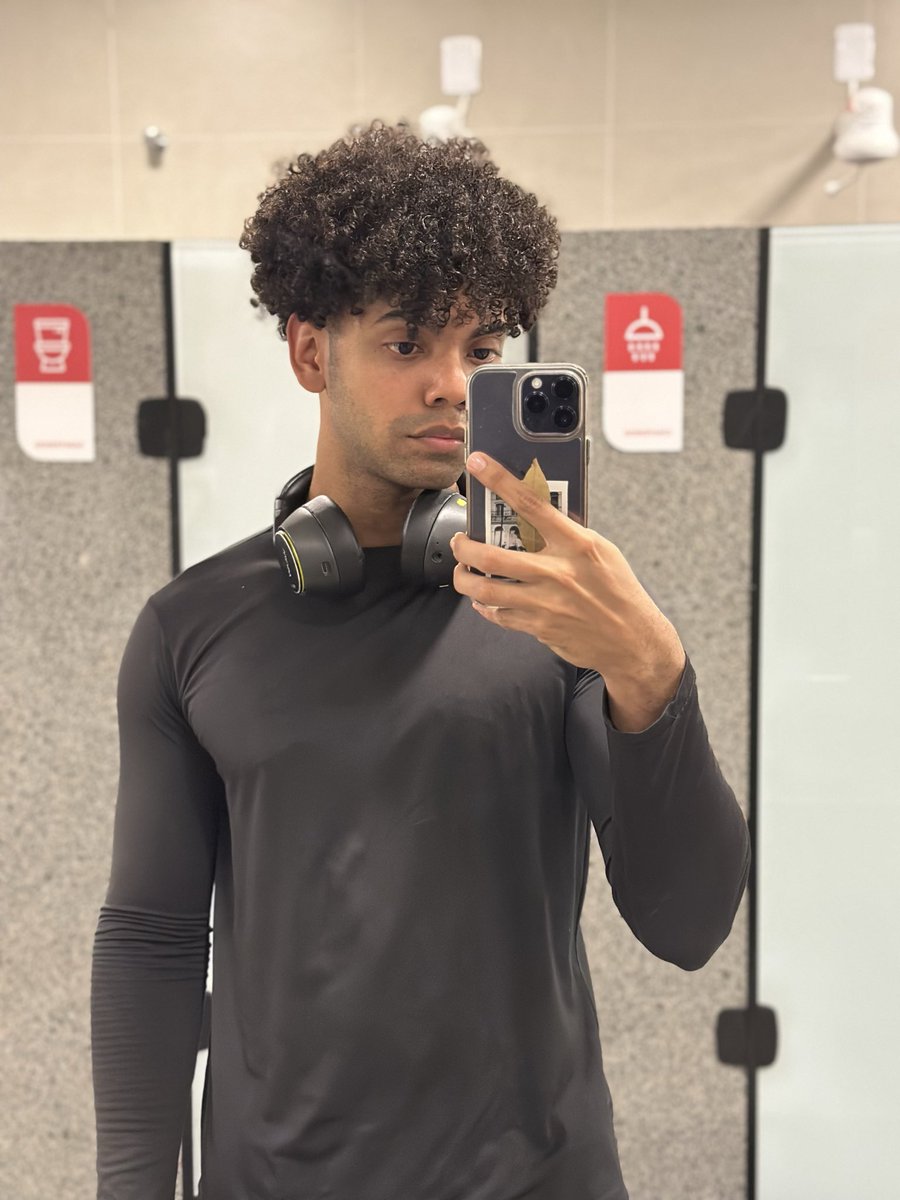voz_so's tweet photo. Tem dia que eu to cansado e tem dia que eu to destruído, mas isso não e motivo pra falta a academia 💪🏾💀 https://t.co/ynnNgetrC4