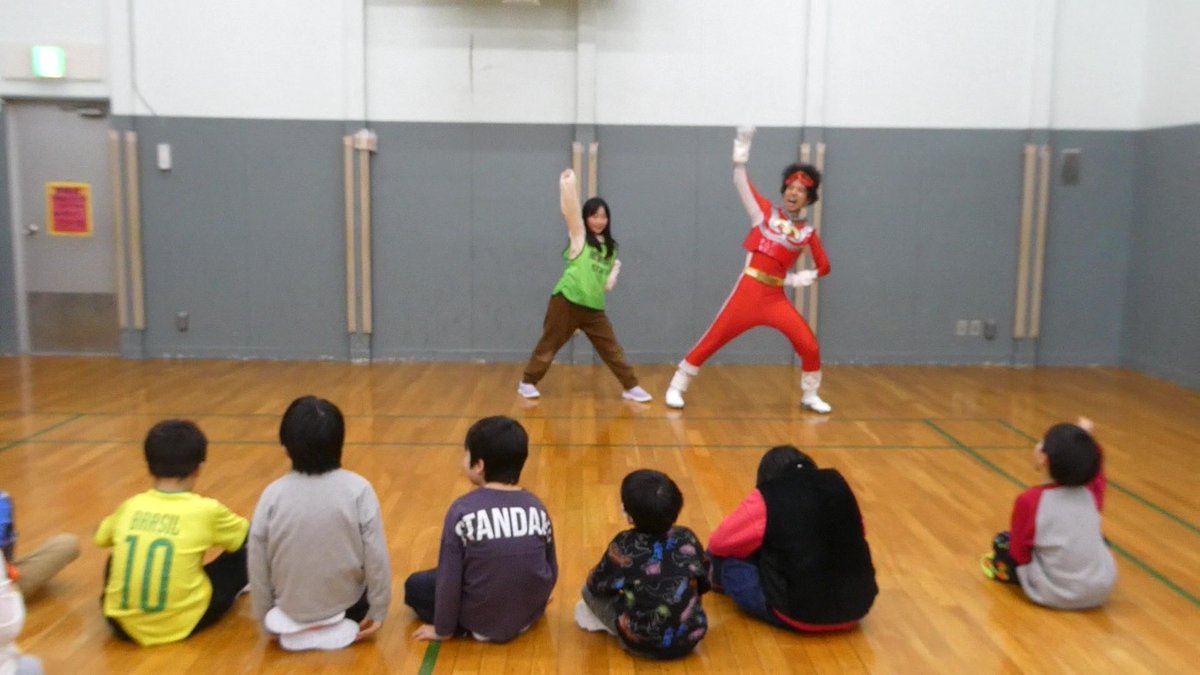 後半は、みんなで振り付けを練習してヒーローショーの実演です。

ヒーローと妖怪、好きな方を選んでもらったら、まさかの「妖怪やりたい！」という子が大多数でした…！😳

最後の発表会では、
「がんばれー！！」の大歓声が飛び交い、大盛り上がりでした。