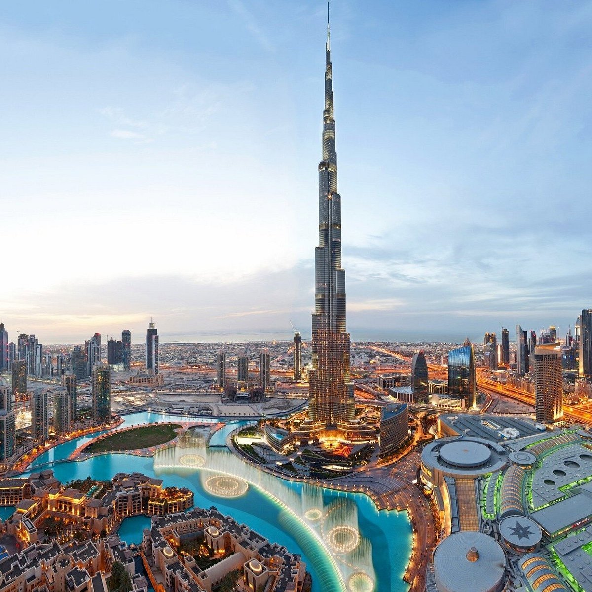 Dailyhaberr's tweet photo. Şevket Çoruh ve İlker Ayrık, Dubai'de mahsur kaldı. https://t.co/qyaGF9BXWU