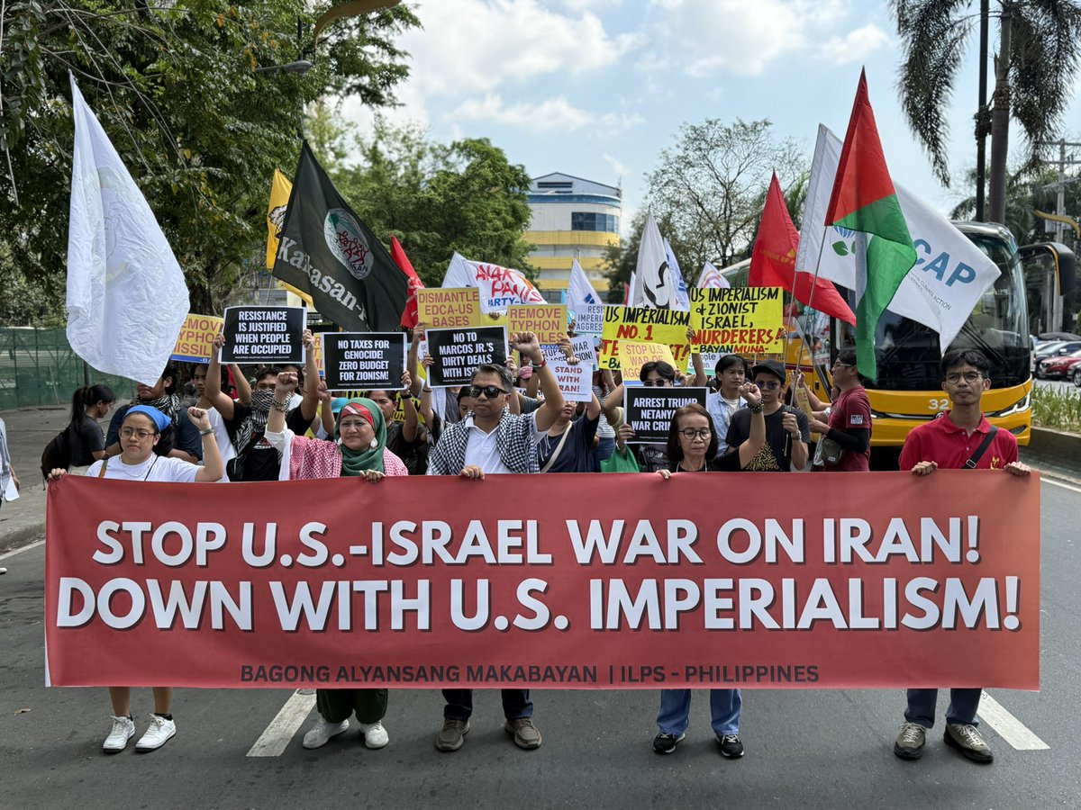 bulatlat's tweet photo. NOW: Filipino activists are marching towards the United States (US) Embassy to condemn the joint military aggression of US-Israel against Iran, with the conflict escalating to the rest of West Asia region. (via Dominic Gutoman/Bulatlat) https://t.co/t90CTCRtBp