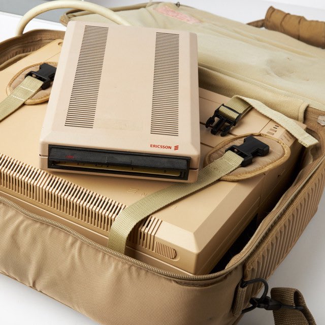 ComputerLove_'s tweet photo. Ericsson 8400 portable computer (1985) https://t.co/NGtz6NrgMo
