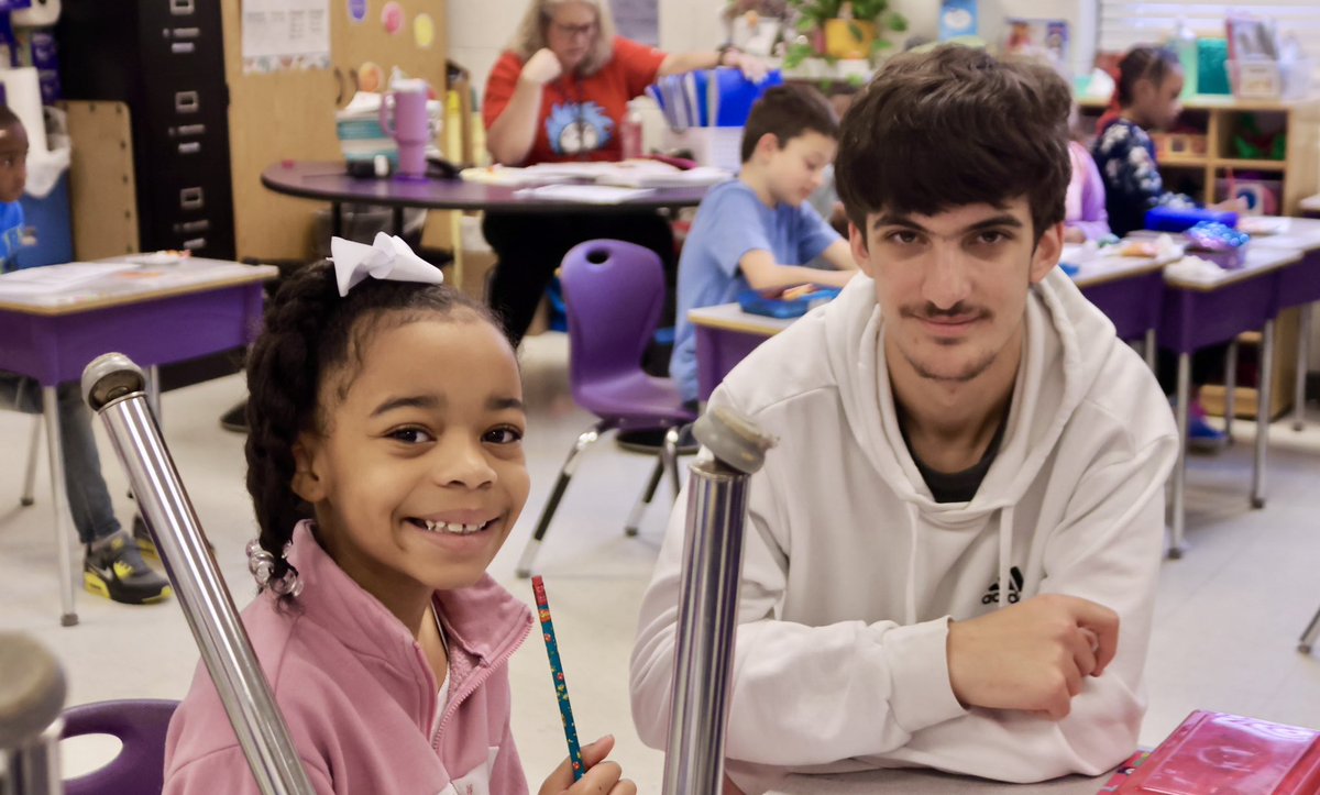 DCSeNews's tweet image. "Oh, the Places You'll Go" --Students from DeSoto Central Primary School joined forces with the exceptionally talented National Junior Honor Society members from DeSoto Central Middle School as they embarked
'Reading Across America.' #TeamDCS #BeTheStandard #gdtbaj