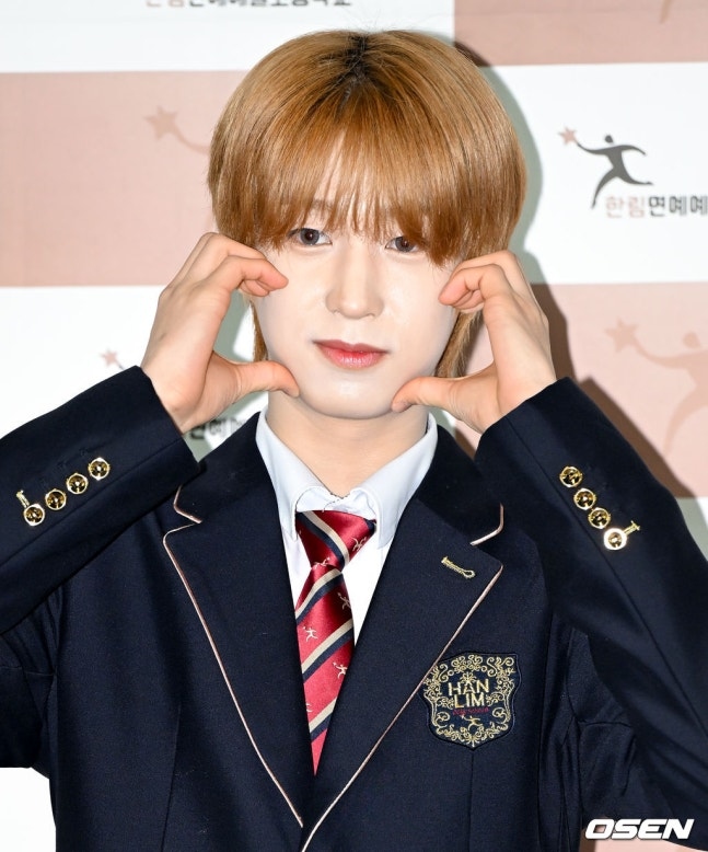 Kstyle_news's tweet photo. 【PHOTO】idntt イ・ギュヒョク＆Queenz Eye ソハら、ハンリム芸能芸術高校の入学式に出席 
https://t.co/quY1uOq6tn

#idntt #QueenzEye https://t.co/z0S2DpXSBH