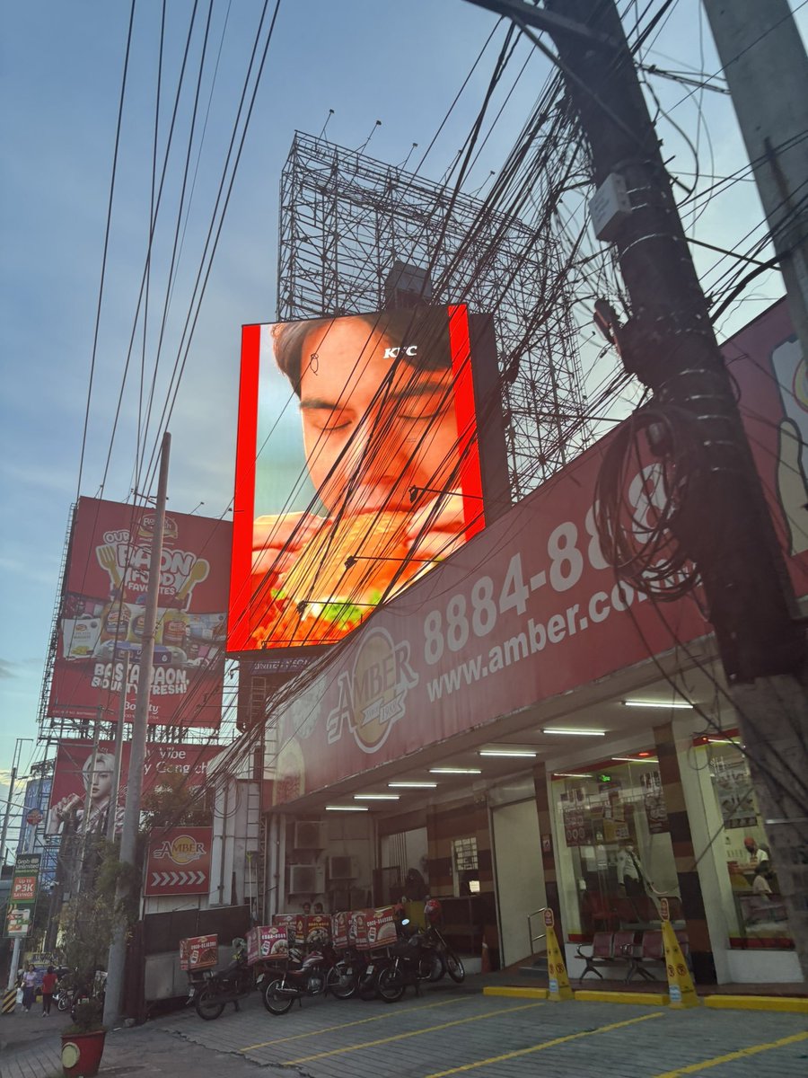 Ang sarap ng breakfast mo emilio hahaha

KFC X EMILIODAEZ
 #KFCThePerfectMatch