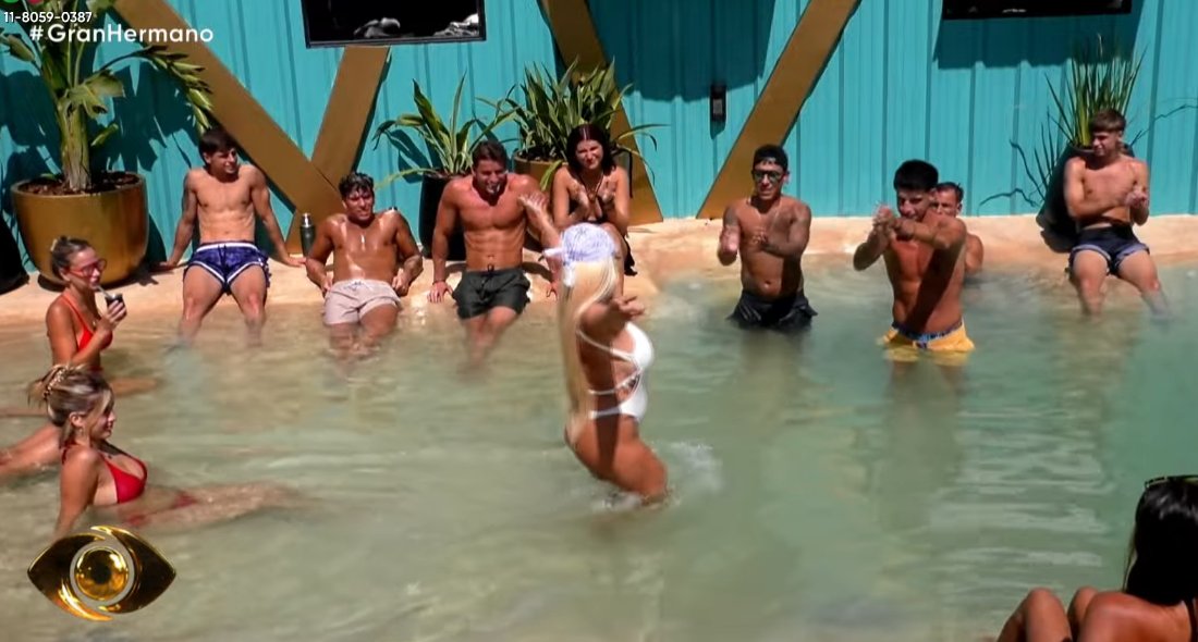 Amo que la Zilli se sienta una pendeja más.
Ella dijo "voy a absorver el colágeno de todos"

#GranHermano