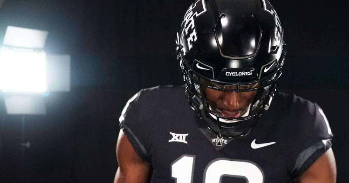 XansasXayhawkz's tweet image. Iowa State blackout jerseys 🔥🔥🔥