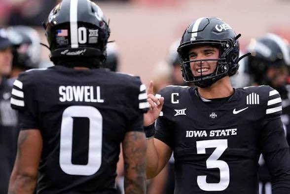 XansasXayhawkz's tweet image. Iowa State blackout jerseys 🔥🔥🔥