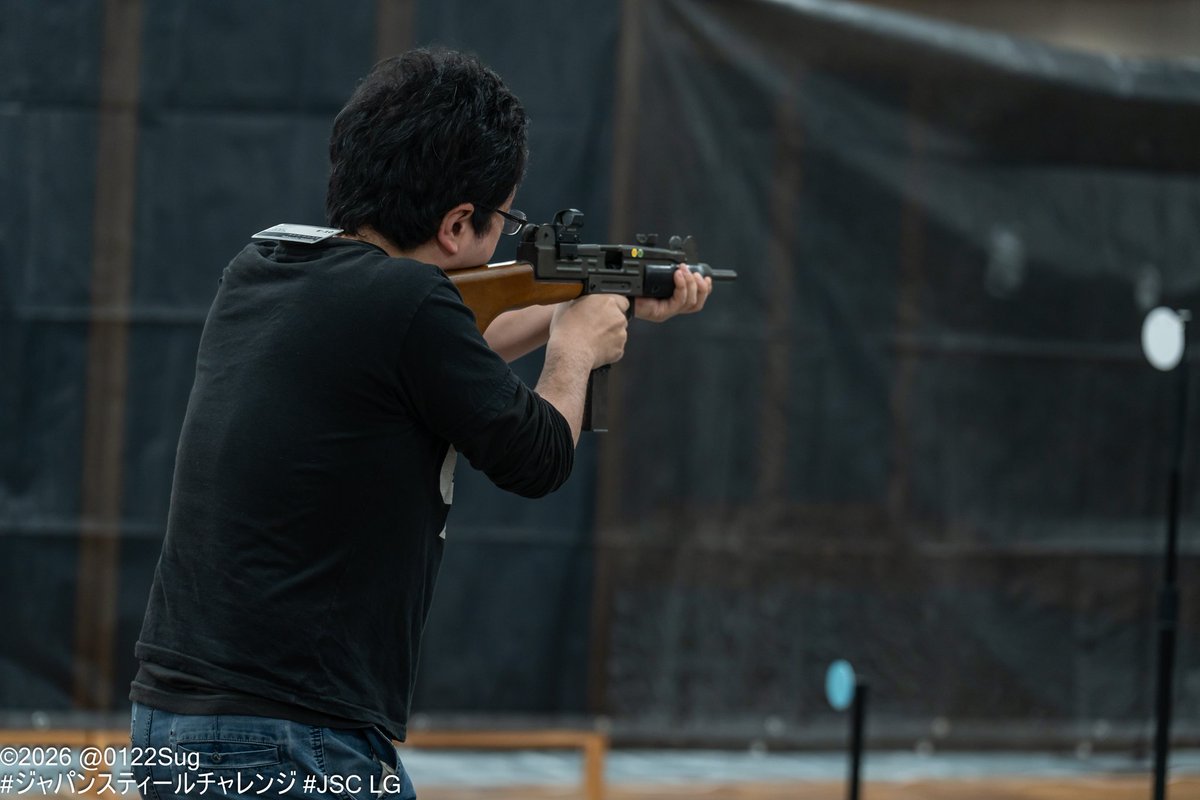 ウージーをとてもかっこよく撮ってもらったのだ、ありがとうございました