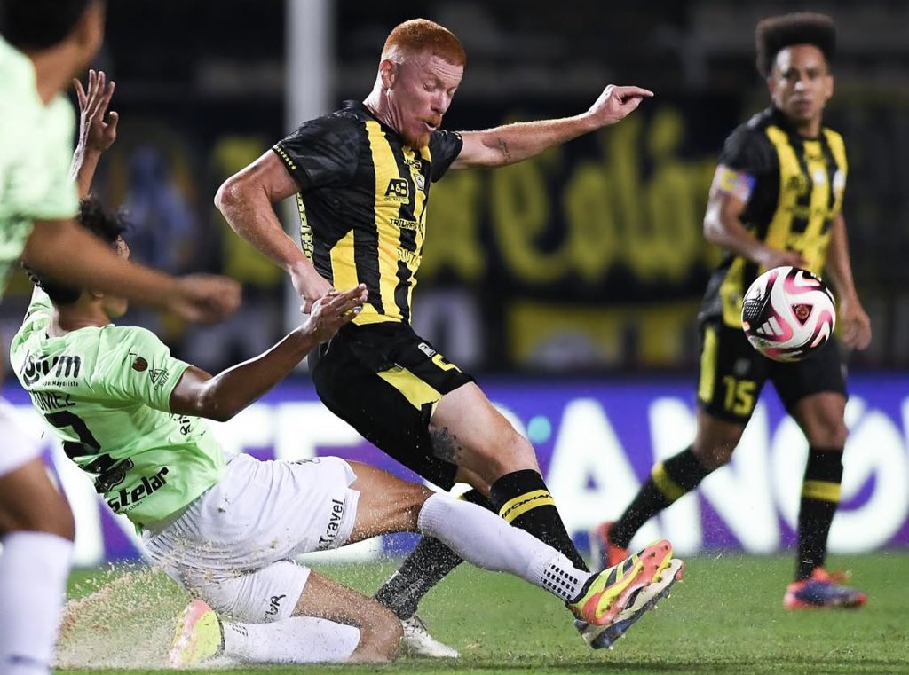 carlossalezard's tweet photo. ¡Acuerdo entre Táchira y el ‘Colorado!✅

Cómo había advertido Gerzon Chacón, las gestiones para que Leandro Fioravanti regresara al plantel profesional llegaron a buen puerto y el argentino dos veces campeón con el aurinegro estará a las órdenes de Álvaro Recoba. https://t.co/LfrlMQZUKe