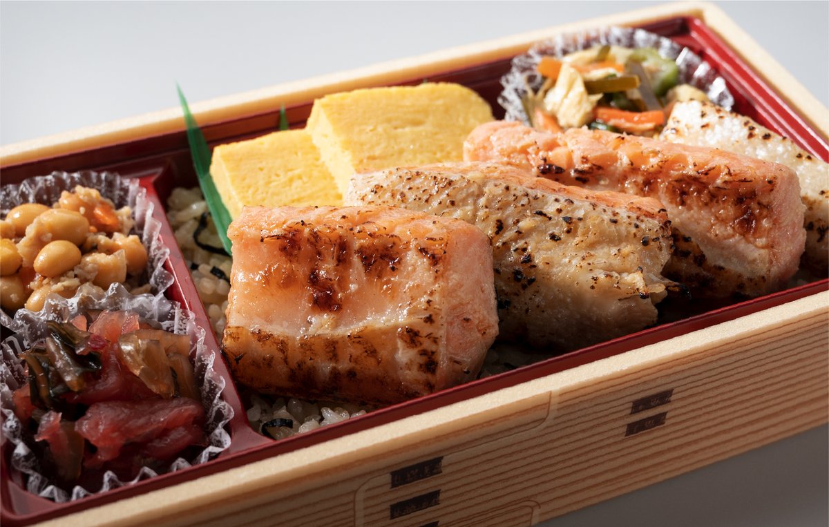 tutanoya's tweet photo. おすすめ弁当
・サーモン　980円
・さば　900円
・豚肩ﾛｰｽ　720円
・サーモンハラス　650円
#弁当 #四谷三丁目 #西京漬 #和食 #蔦の家 #老舗 
https://t.co/qHPzu70pnV https://t.co/xKQ31p4bzO