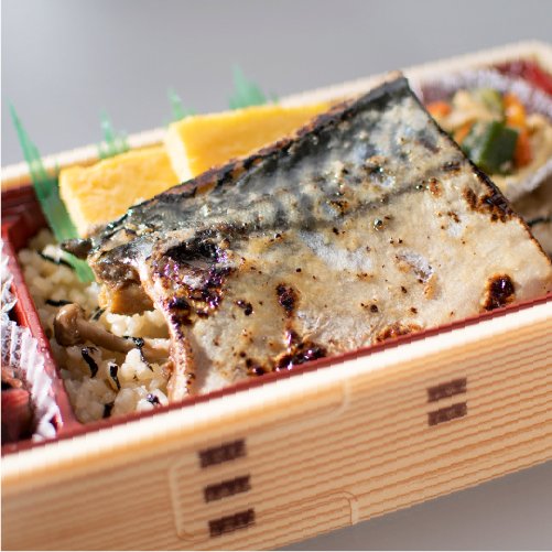 tutanoya's tweet photo. おすすめ弁当
・サーモン　980円
・さば　900円
・豚肩ﾛｰｽ　720円
・サーモンハラス　650円
#弁当 #四谷三丁目 #西京漬 #和食 #蔦の家 #老舗 
https://t.co/qHPzu70pnV https://t.co/xKQ31p4bzO