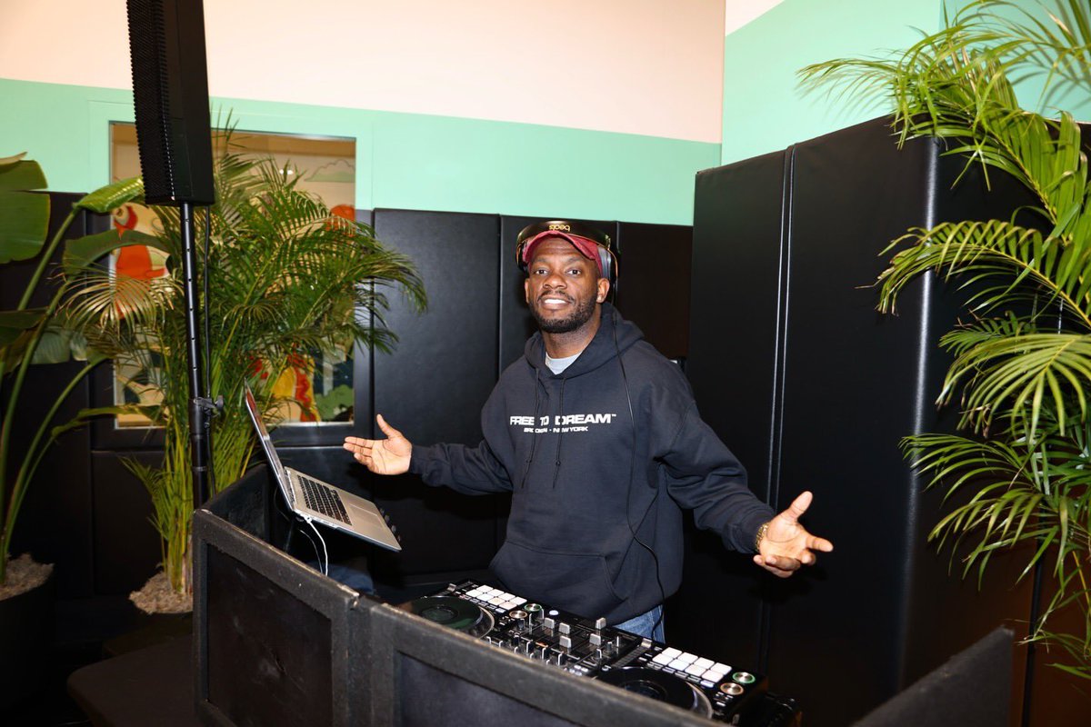 djocross's tweet photo. Honored to DJ for @IamFreeToDream x @common 🙌🏾 Inspiring youth to dream BIG 💭 & move BOLDER 💪🏾 at @barclayscenter 🏀🔥 Thanks @GreggBishopNYC x @socialjusticefd 🫶🏾📚 @BrooklynNets
📸 @sydlion.visuals
#djocross #FreeToDream #ocrossproductions https://t.co/D8AdSdM9J1