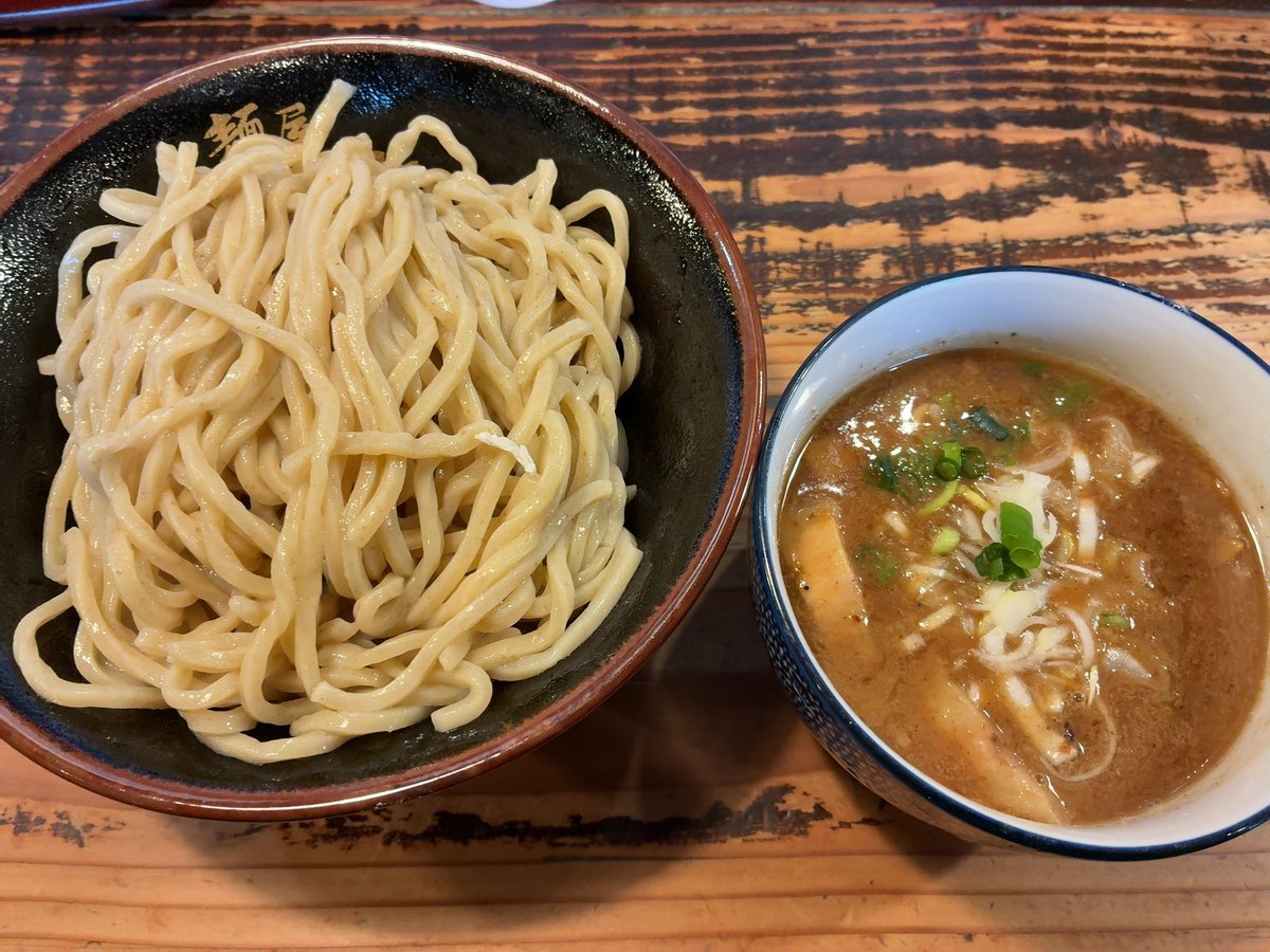 HeroGohan64's tweet photo. 宮城郡利府町
麺屋 久兵衛 利府店
煮干しつけ麺 大盛 1,030円
☆☆☆
煮干しどろどろ系
好みがかなり分かれる味かも
大盛でお腹パンパンでした https://t.co/DnXYV2ipig