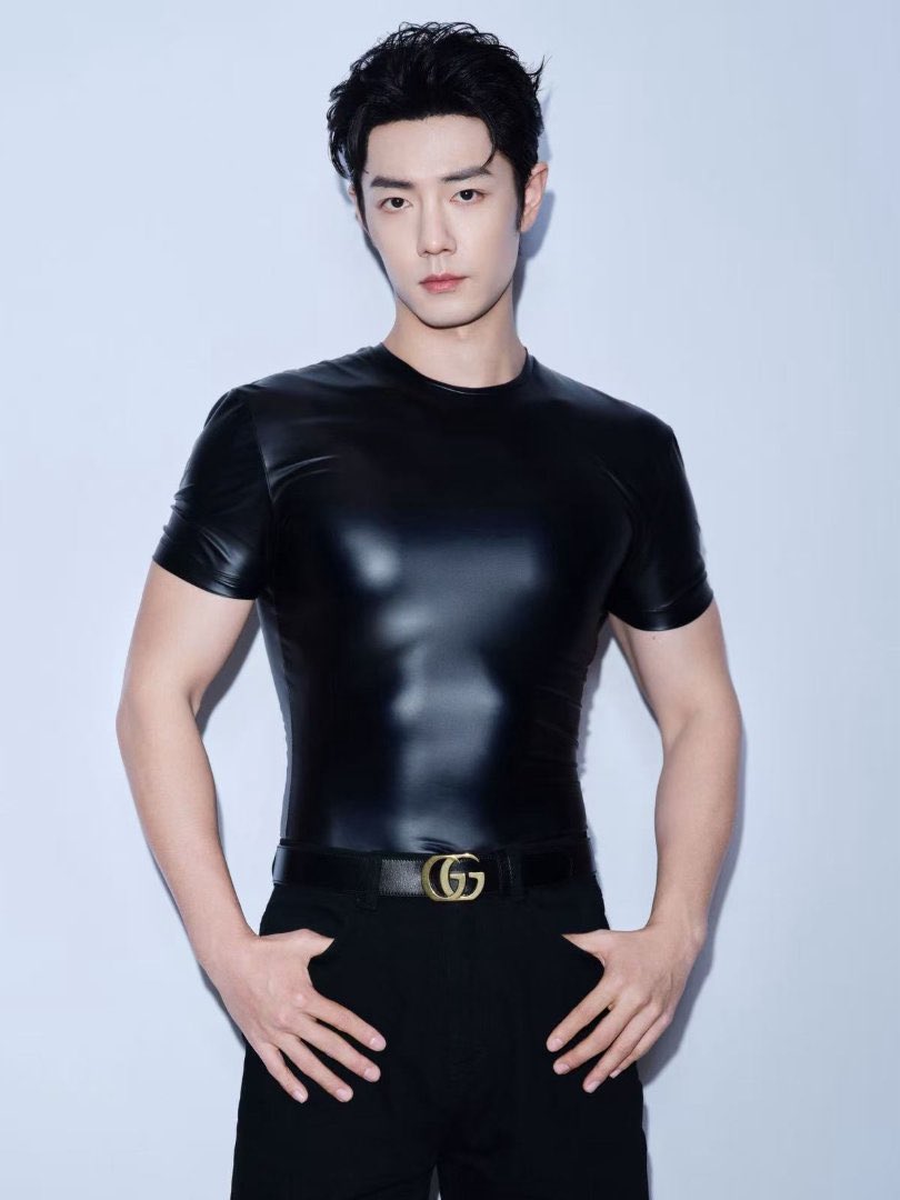 wxyzybxz's tweet image. 260303 10:00 GUCCI x Xiao Zhan

After #GucciFW26, actor, singer, and GBA Xiao Zhan was the first to wear the new Gucci Primavera collection. The deep black and glossy leather exuded a rebellious attitude, his undeniable personality captured on 📸. 

#XiaoZhanxGucciTrend26